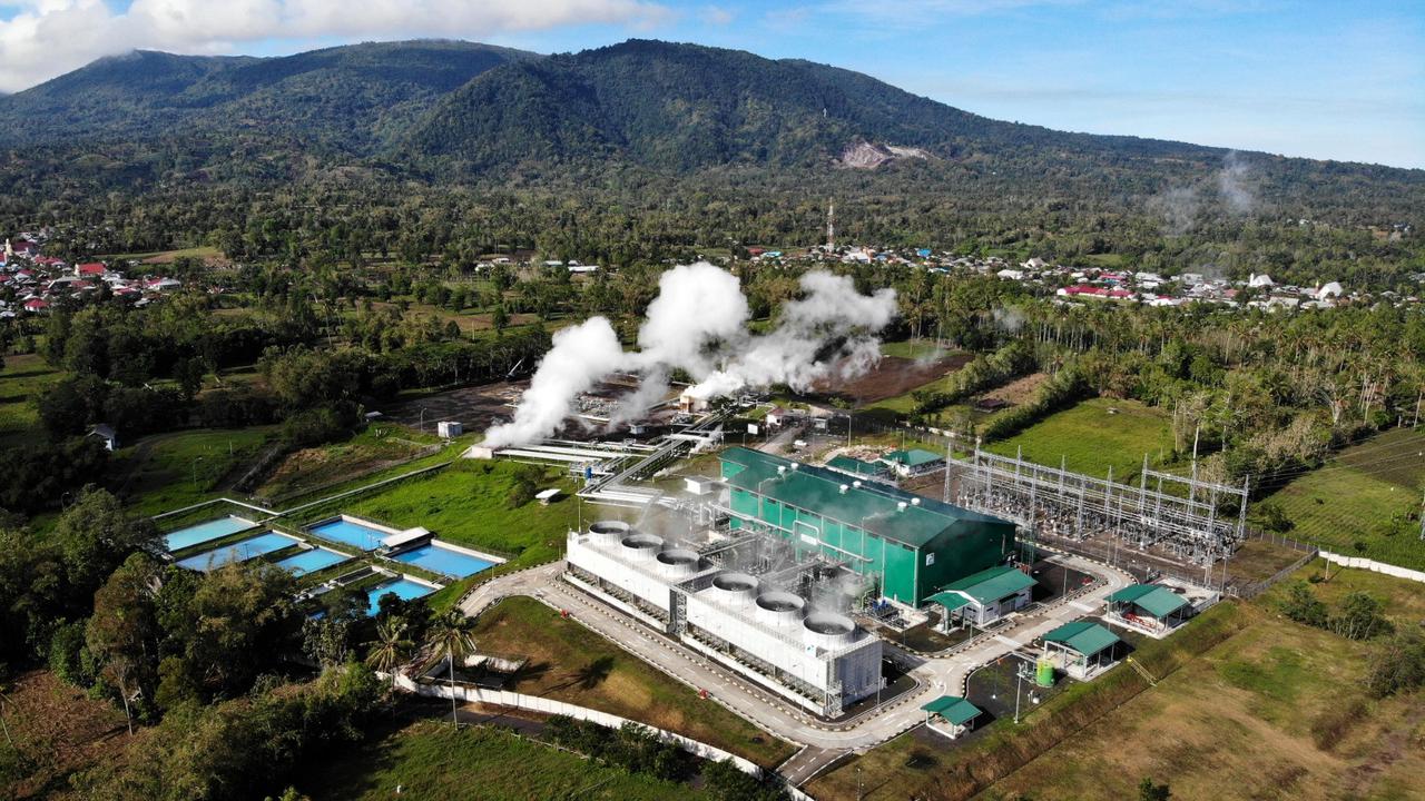 PGE mengembangkan pembangkit listrik tenaga panas bumi di Indonesia