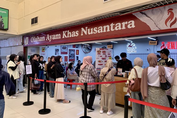 Keramaian kawasan kuliner Blok M Jakarta Selatan saat akhir pekan