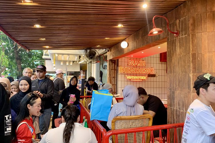 Keramaian kawasan kuliner Blok M Jakarta Selatan saat akhir pekan