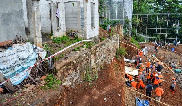 Longsor pada Proyek Konstruksi di Jatinangor