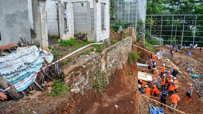 Longsor pada Proyek Konstruksi di Jatinangor