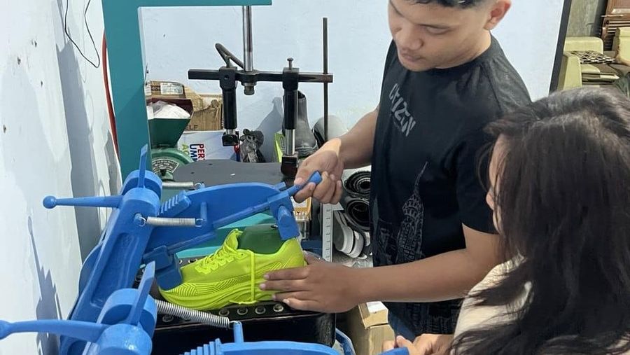 Pertamina menyalurkan hibah teknologi tepat guna kepada pelaku UMK binaan