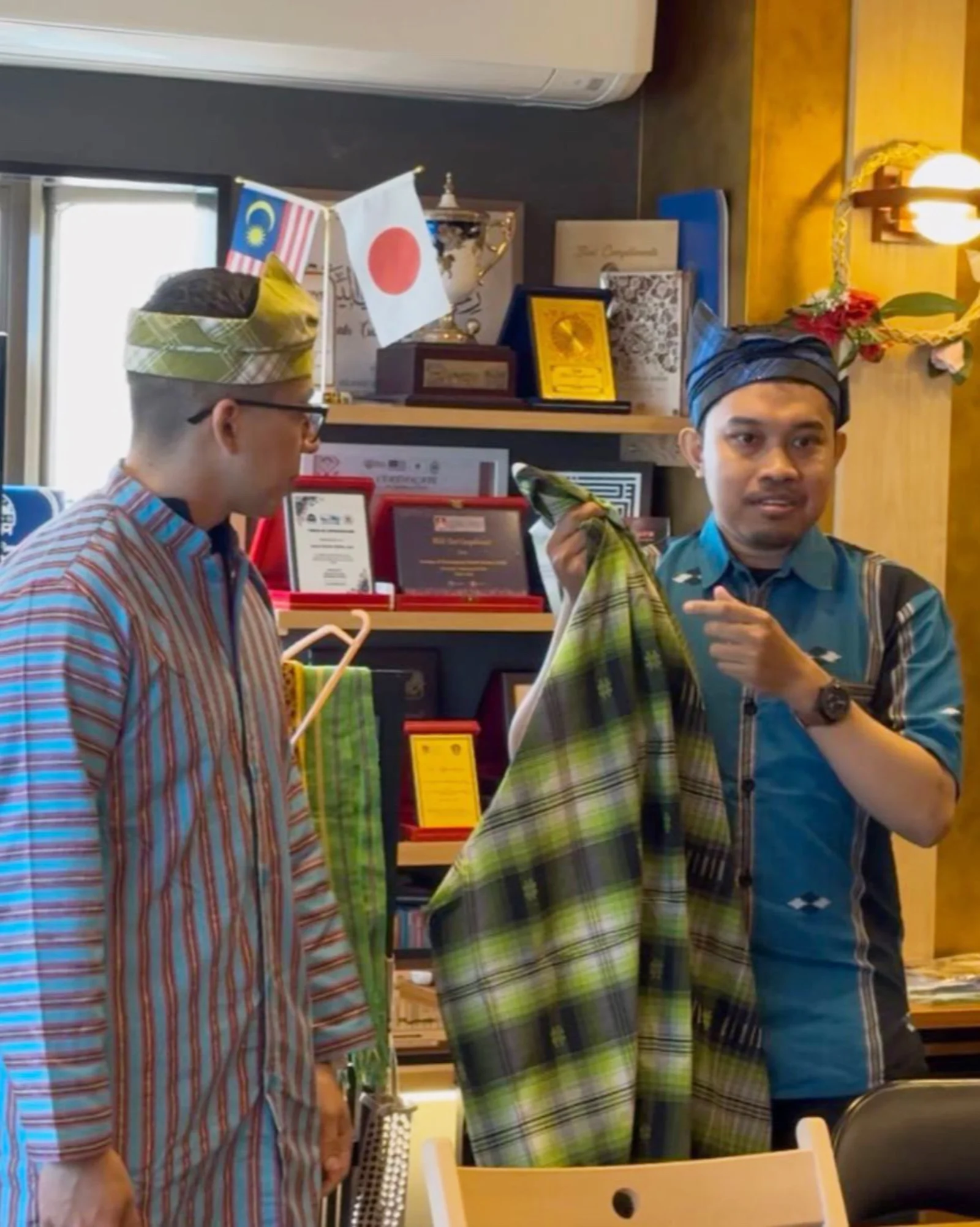 Pemuda Buton Tengah mempromosikan tenun Kamohu dalam forum budaya di Jepang