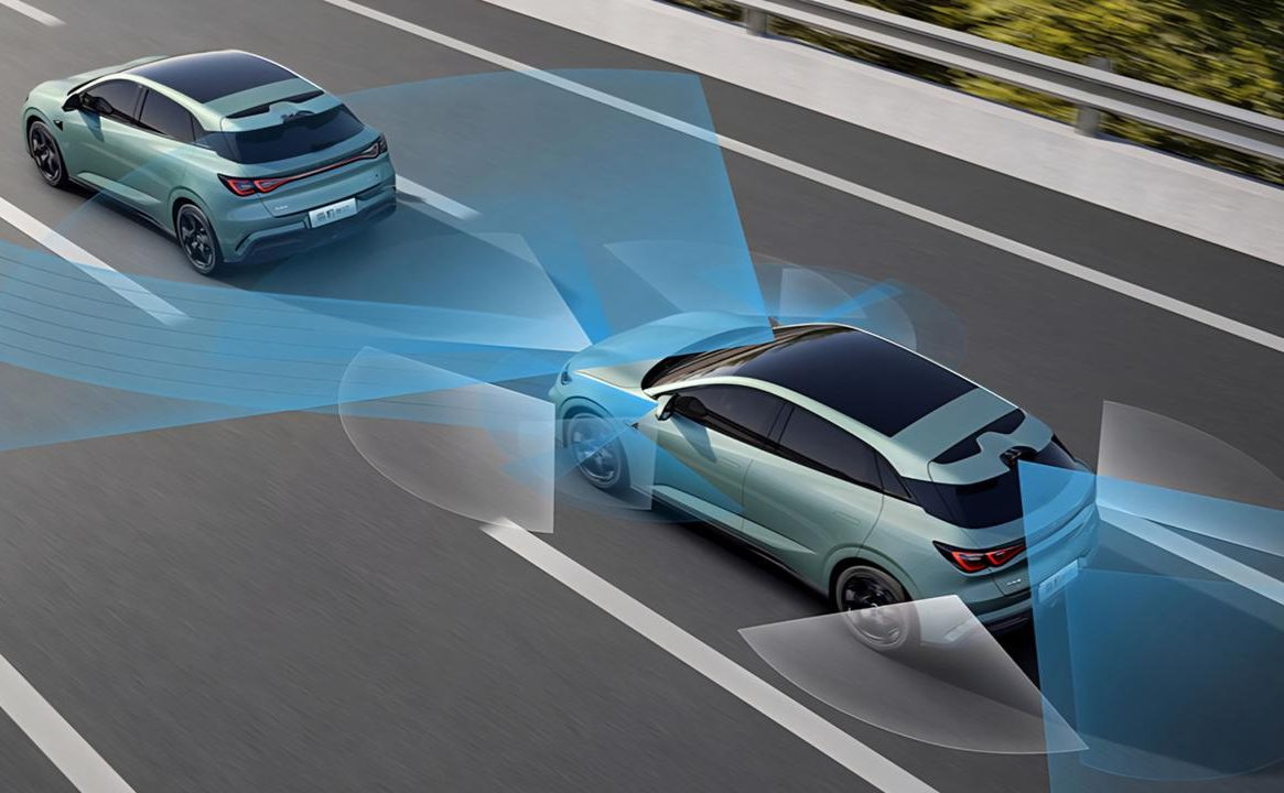 fitur keselamatan aktif mobil seperti AEB dan ADAS pada kendaraan modern