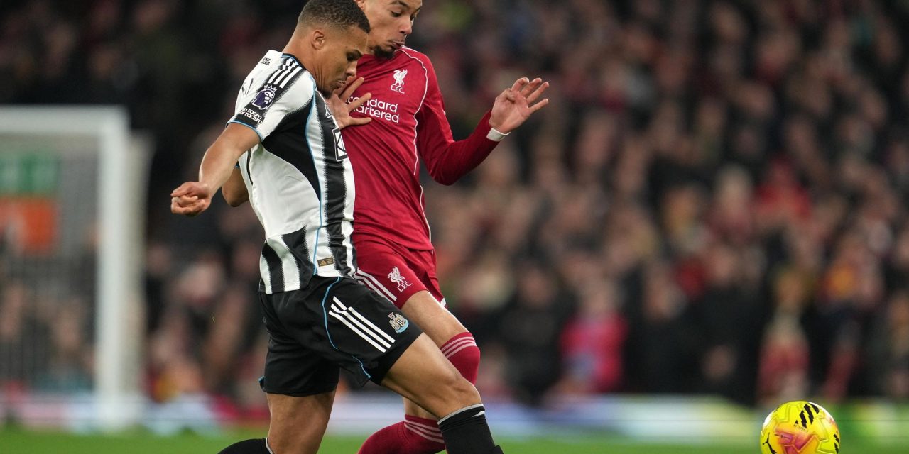 Regenerasi Lini Belakang, MU Bidik Mantan Bek AC Milan