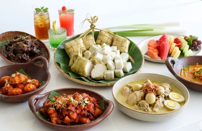 Ketupat Lebaran dan Rijsttafel, Perpaduan Budaya di Meja Makan