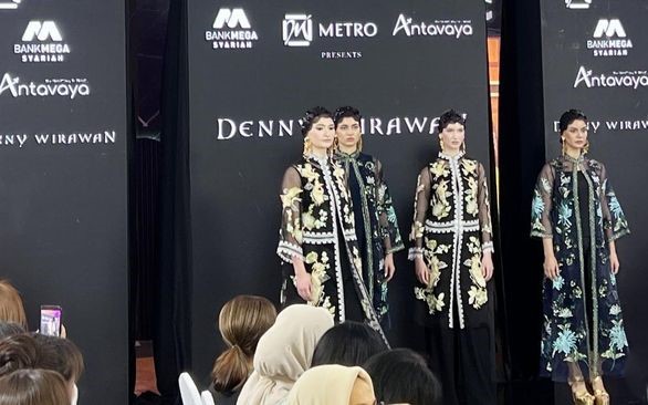 Denny Wirawan Tampilkan Busana Lebaran Elegan di Festive Raya