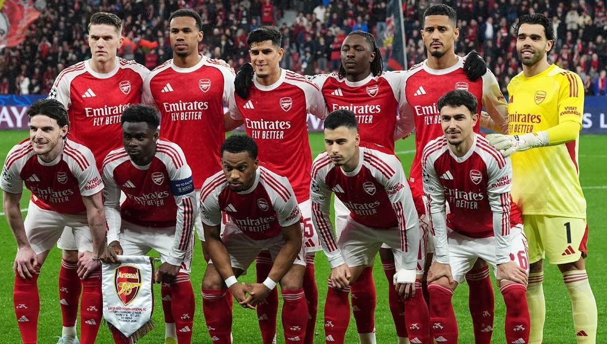 Pemain Arsenal merayakan kemenangan menuju final Carabao Cup 2025/2026