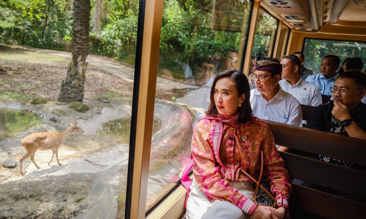 Menteri Pariwisata meninjau destinasi wisata di Bali