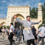 5 Tradisi Unik Idul Fitri di Berbagai Negara, Ada Bagi Permen