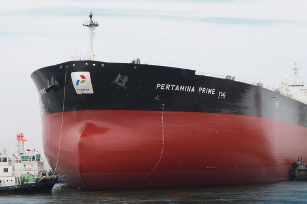 kapal tanker VLCC berukuran besar di laut lepas