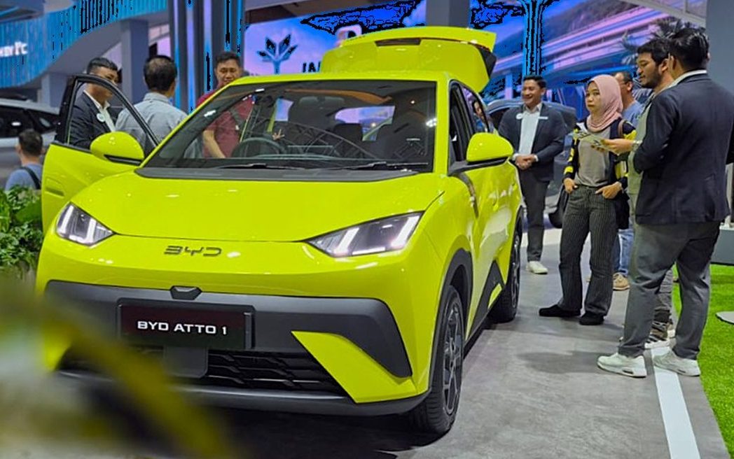 Perbandingan mobil Wuling Air EV, BYD Atto 1, dan Honda Brio Satya
