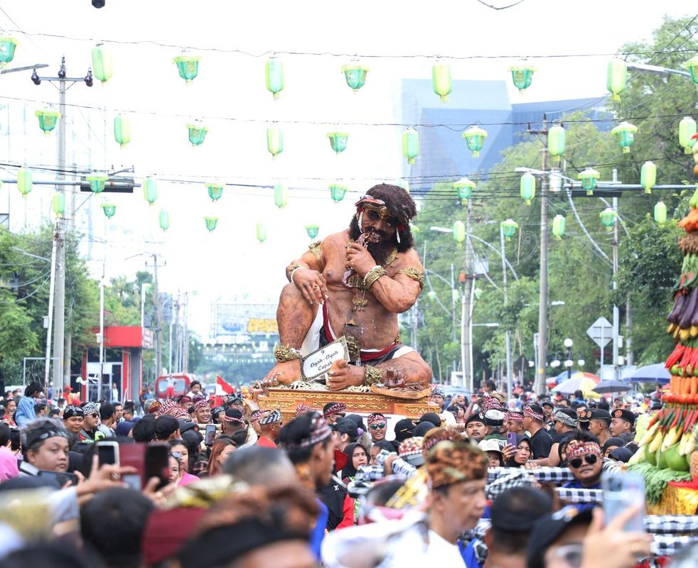 Pawai ogoh-ogoh meriah di pusat Kota Semarang