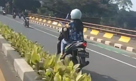 Nekat Lawan Arah di Jalan Juanda, Pengendara Motor Dicari Polisi