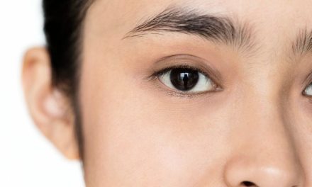 Benarkah Operasi Lasik Bisa Memicu Katarak? Ini Fakta Medisnya