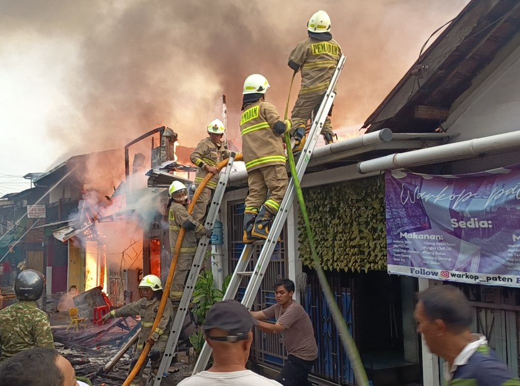 Kebakaran lima kontrakan di Jatinegara Jakarta Timur
