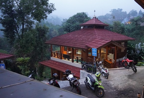 5 Tempat Makan Legendaris di Puncak yang Bikin Ingin Balik Lagi