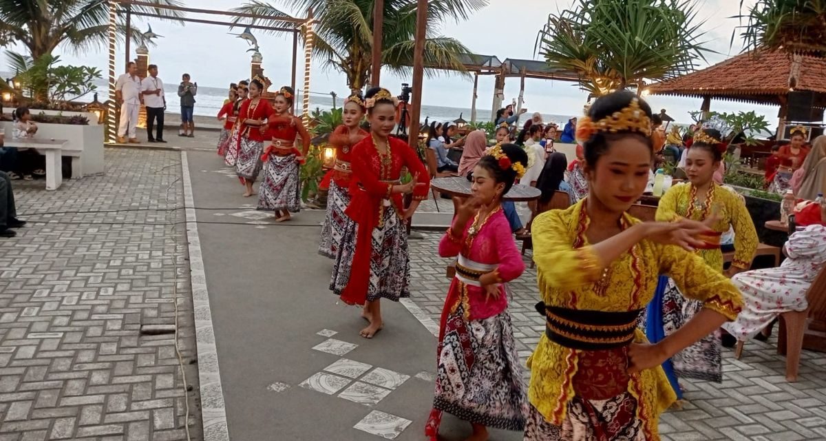 Ritual Senja Ngukus Layung, Pesona Baru Pantai Pangandaran
