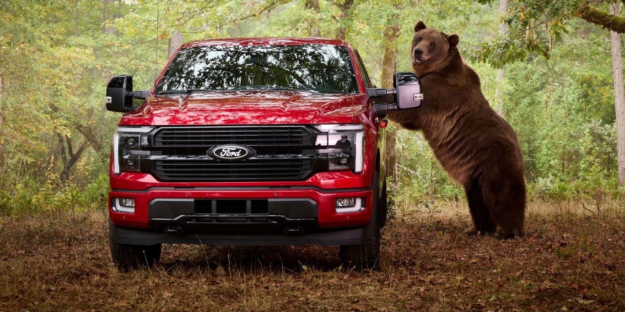 Uji Sistem Keamanan Ford F-150 Platinum Simulasi Beruang