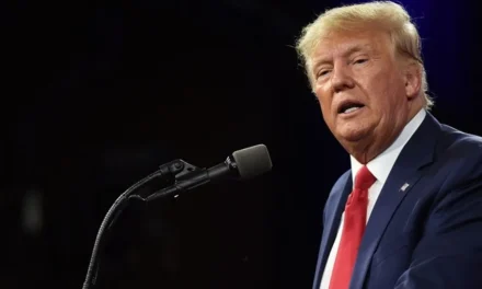 Trump Pertimbangkan Serangan Baru ke Iran, Negosiasi Damai