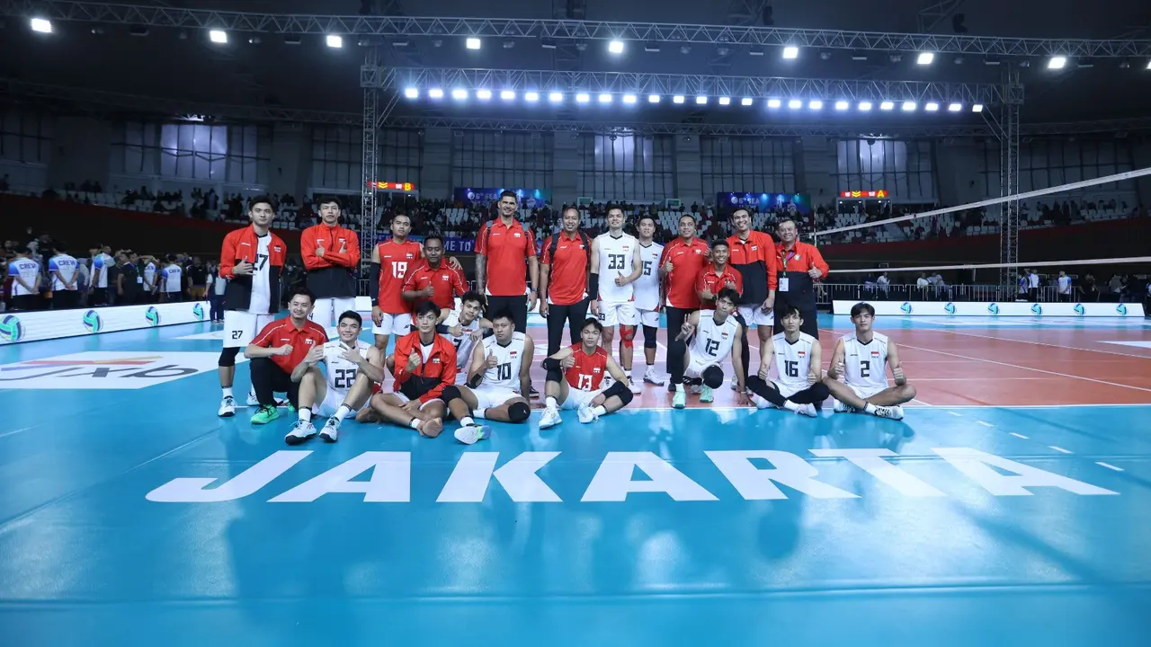 Timnas voli putra Indonesia merayakan kemenangan 3-1 atas Filipina pada SEA V Cup 2026 di Jakarta International Velodrome.