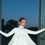 Gaya Jennifer Lopez di Paris Saat Ulang Tahun ke-57 Tuai Pujian