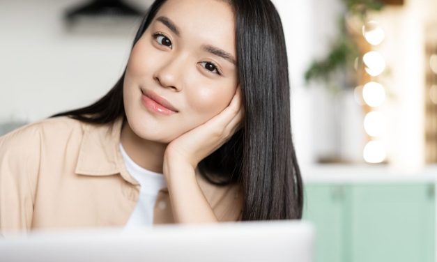 Mau Wajah Tetap Kenyal? Mulai Biasakan 8 Hal Ini Setiap Hari