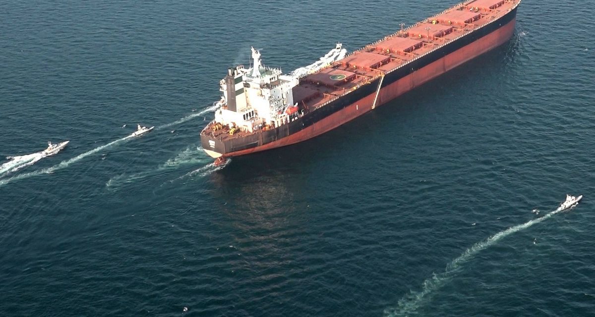 Dua Tanker Terbakar di Selat Hormuz, Keamanan Pelayaran Jadi Sorotan