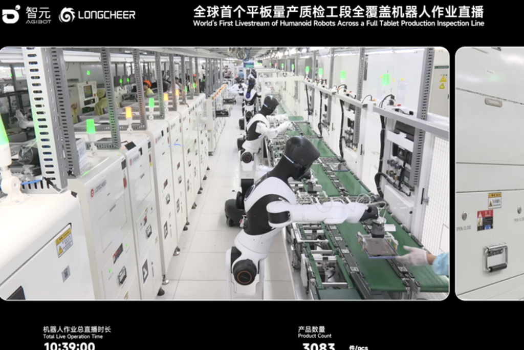 Robot humanoid Agibot G2 menjalankan proses inspeksi dan produksi tablet di pabrik Longcheer Technology, Nanchang, China.