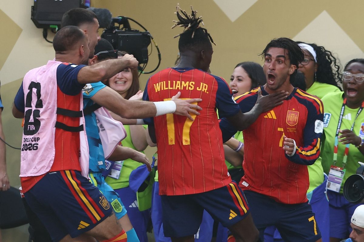 Para pemain Timnas Spanyol merayakan gelar juara Piala Dunia 2026 setelah mengalahkan Argentina di partai final.