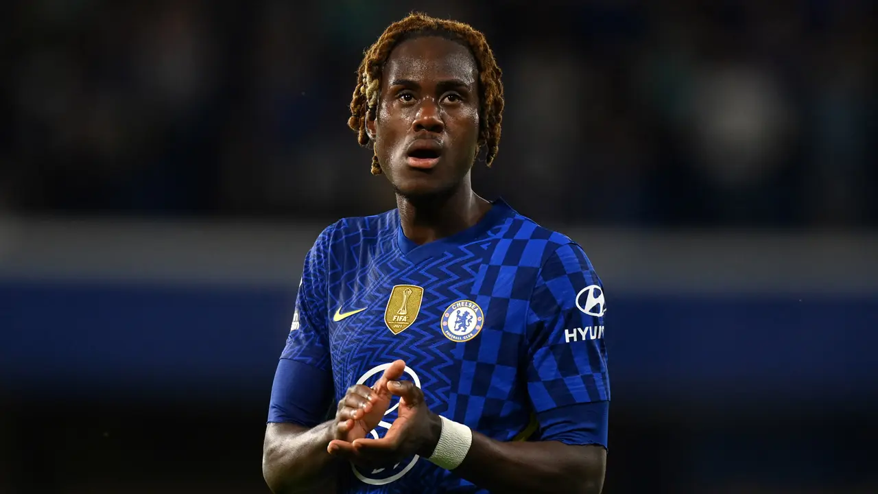 Trevoh Chalobah resmi bergabung dengan Como dari Chelsea