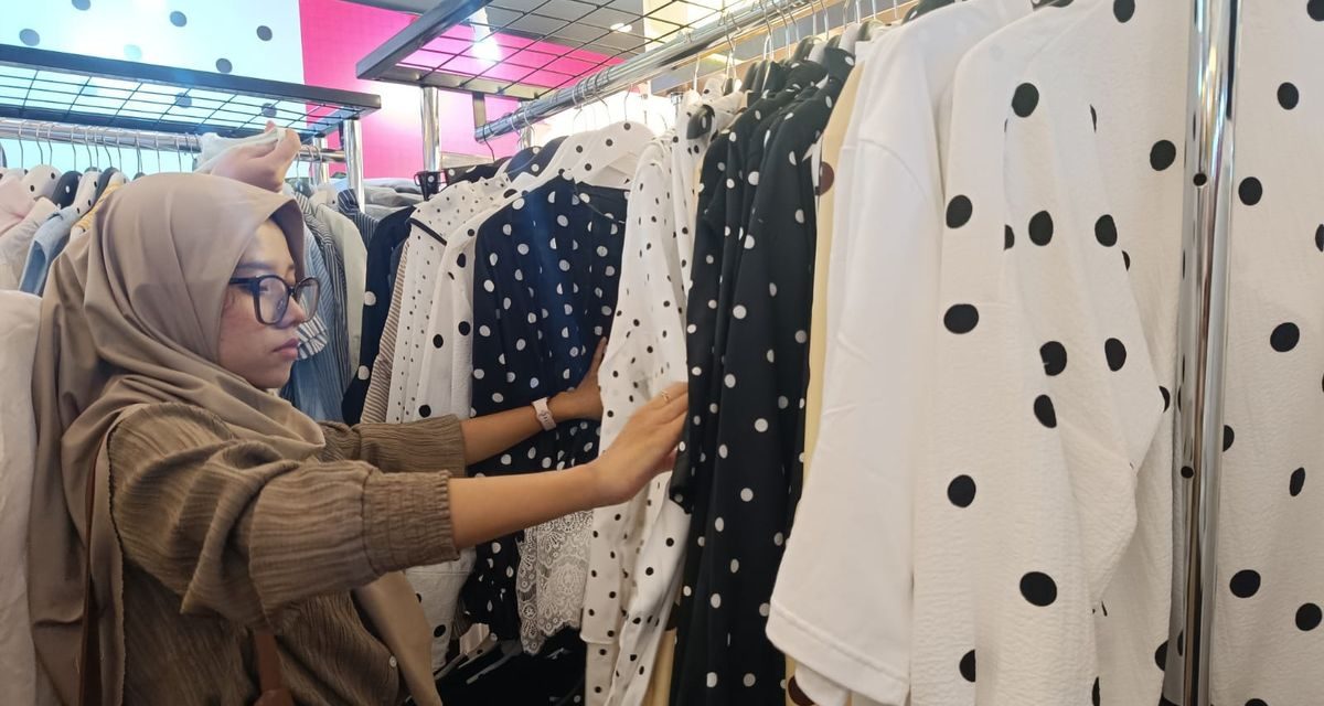 Tips Memilih Pakaian untuk Cuaca Panas agar Tubuh Tetap Sejuk