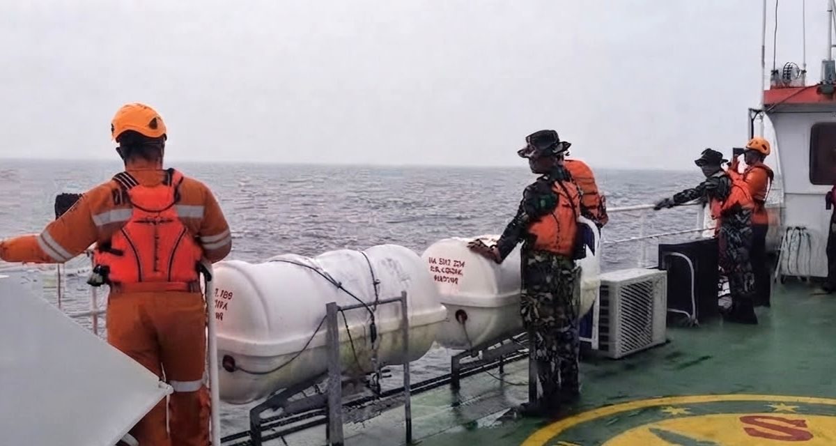 Delapan Orang Belum Ditemukan, Tim SAR Perluas Operasi di Selat Sunda